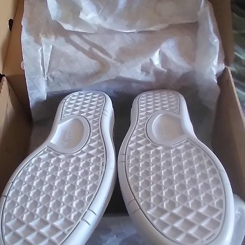Vans - Picture 3 of 3